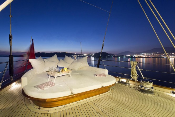 Yacht REGINA - Aft Deck Yacht REGINA - Aft Deck